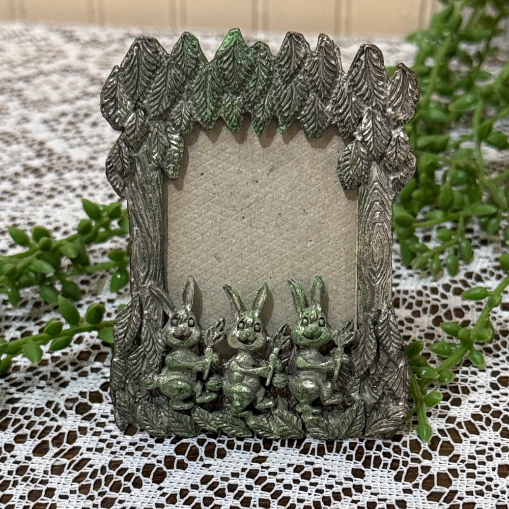 Barron Bunny Rabbit & Ferns Picture Frame 3"x2" Photo Pewter